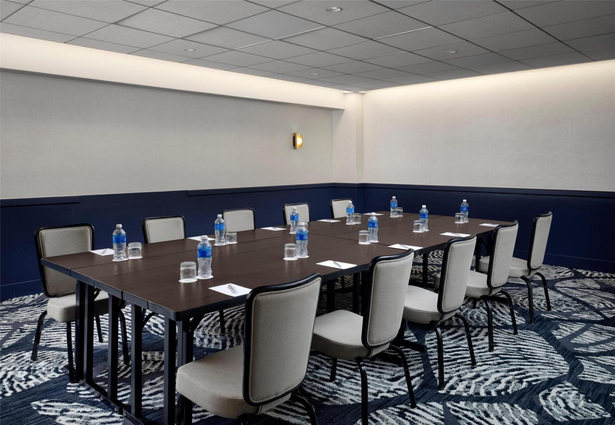 Sonesta Angeles Airport Lax 4*
